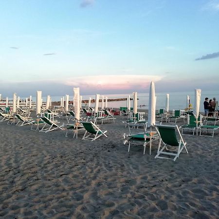 New Luxury 2Bdr Terrace, Views, Ac Lägenhet Marina Di Carrara Exteriör bild