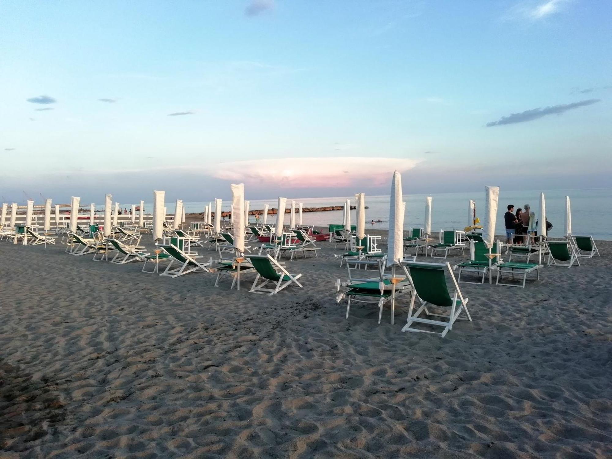 New Luxury 2Bdr Terrace, Views, Ac Lägenhet Marina Di Carrara Exteriör bild