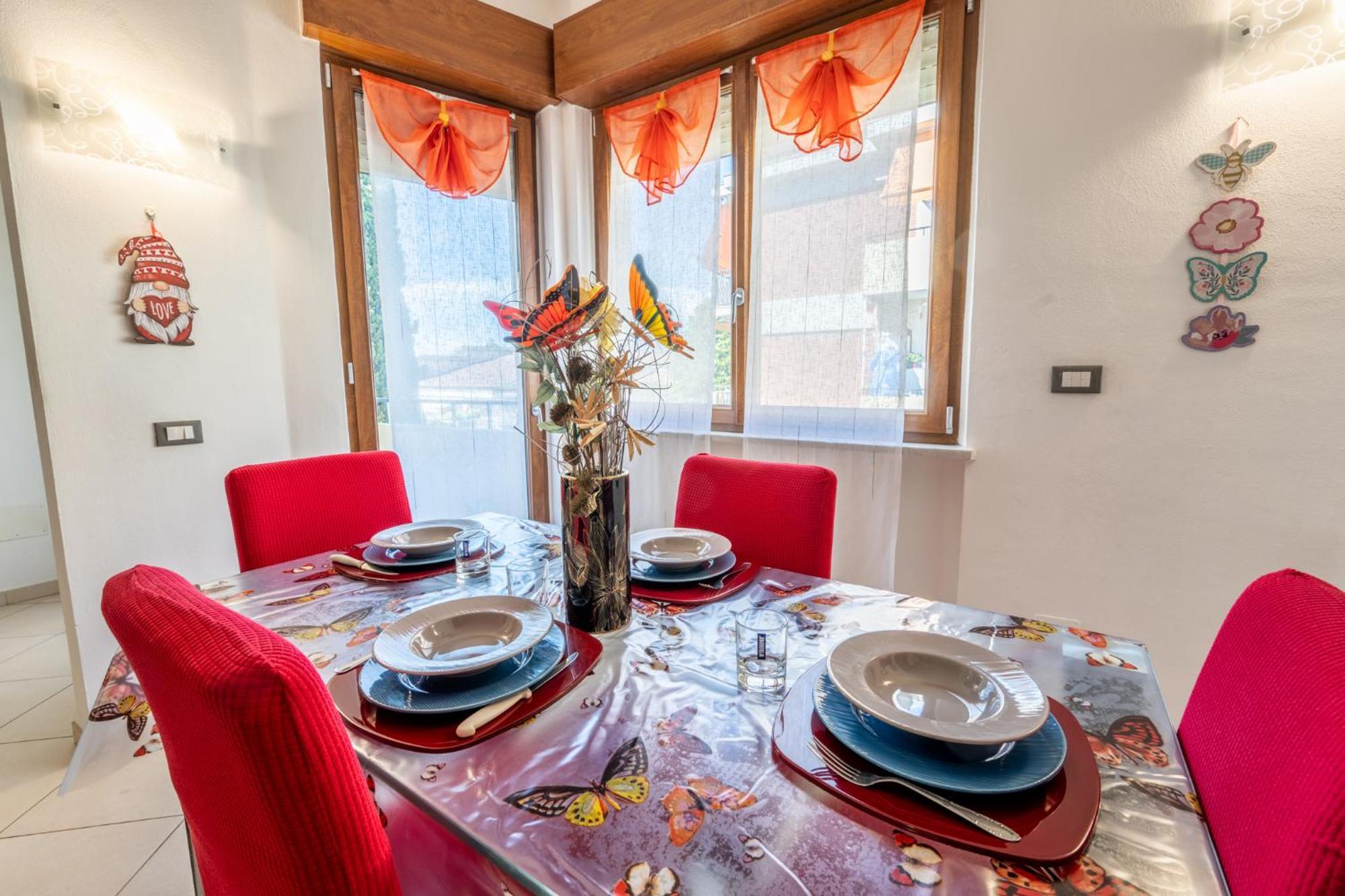 New Luxury 2Bdr Terrace, Views, Ac Lägenhet Marina Di Carrara Exteriör bild