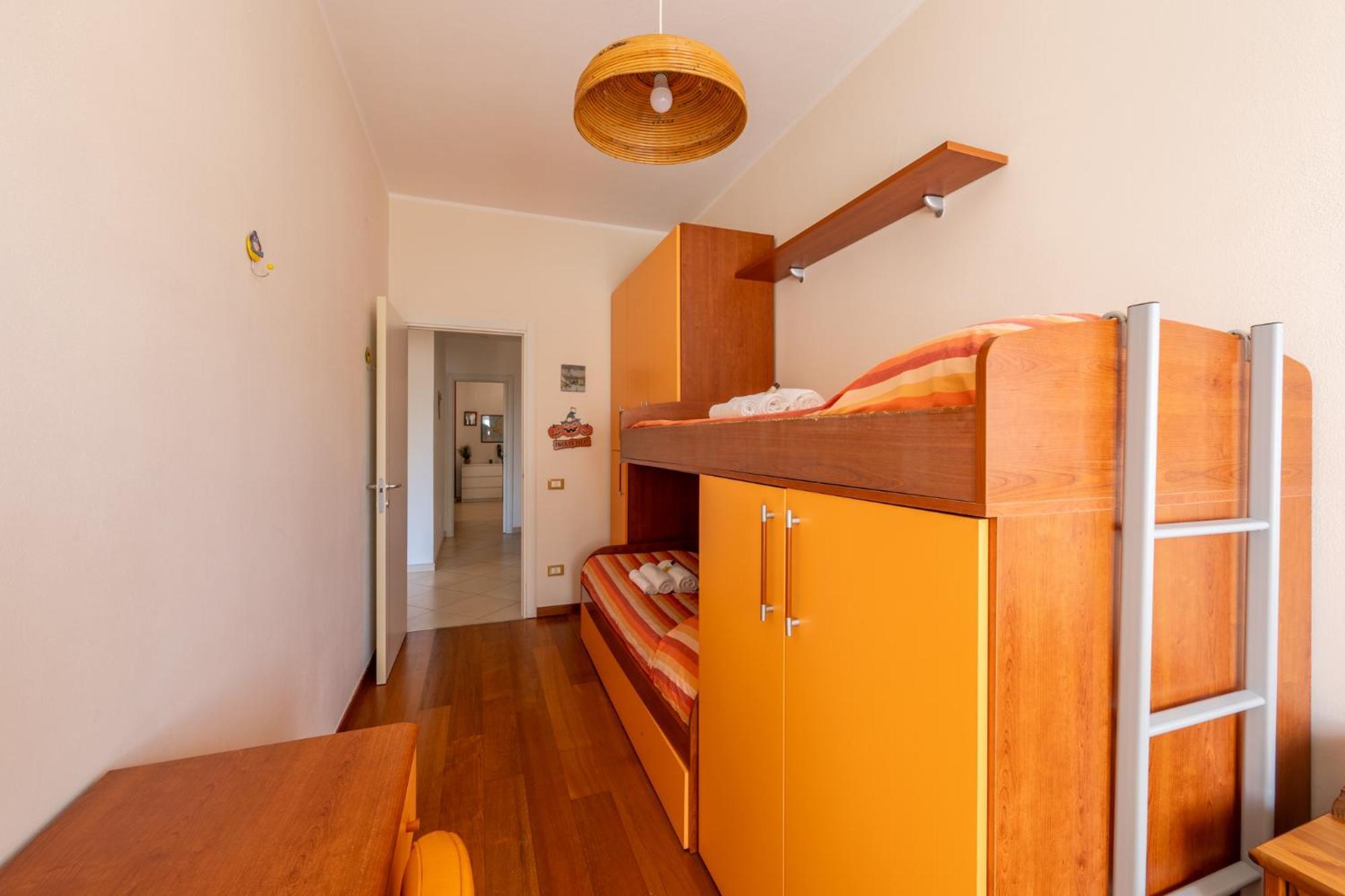 New Luxury 2Bdr Terrace, Views, Ac Lägenhet Marina Di Carrara Exteriör bild