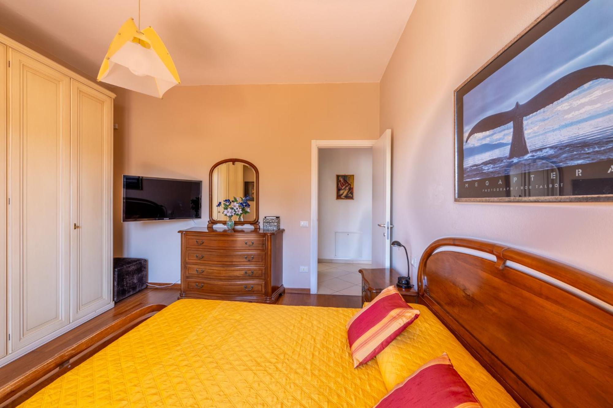 New Luxury 2Bdr Terrace, Views, Ac Lägenhet Marina Di Carrara Exteriör bild